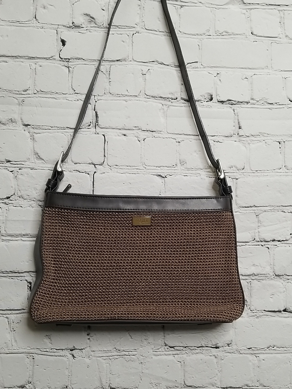 The SAC womens purse brown w/dark brown trim Zip closure GUC